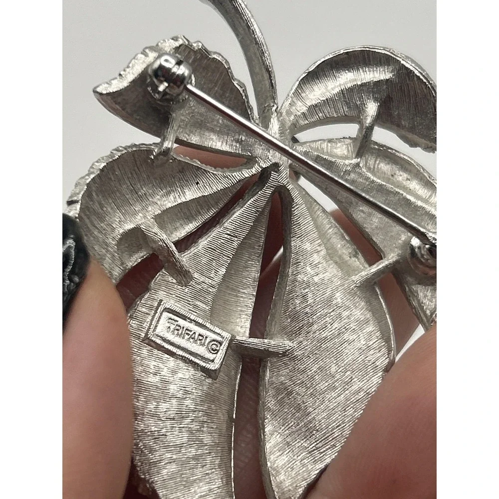 Vintage Trifari Leaf Brooch Silver‎ Tone Textured Polished Petal Pin Jewelry